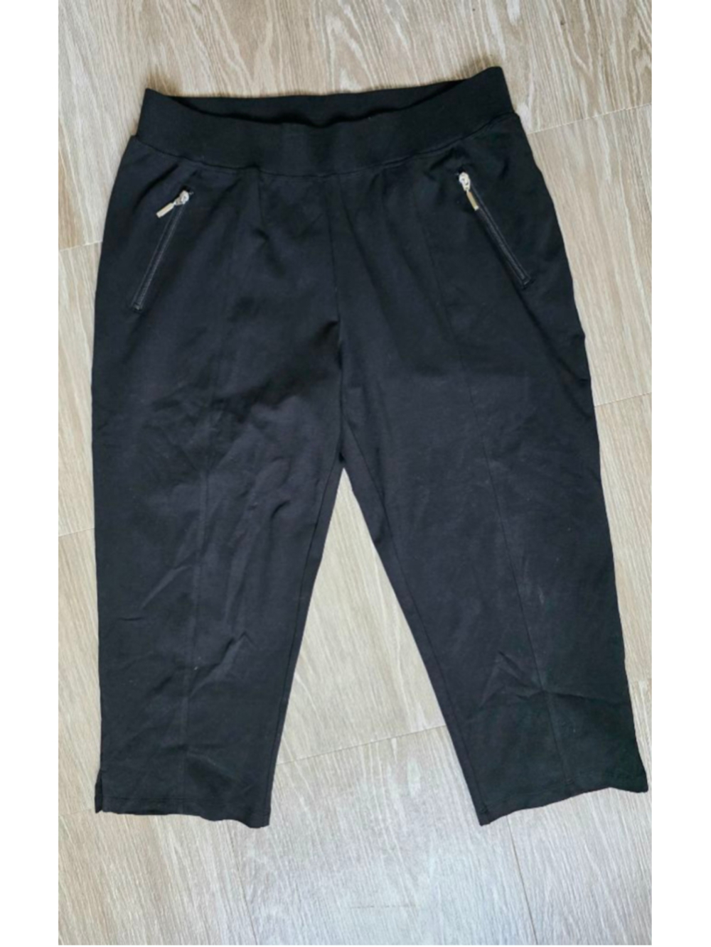 Women's Christopher & Banks Black Capris M
